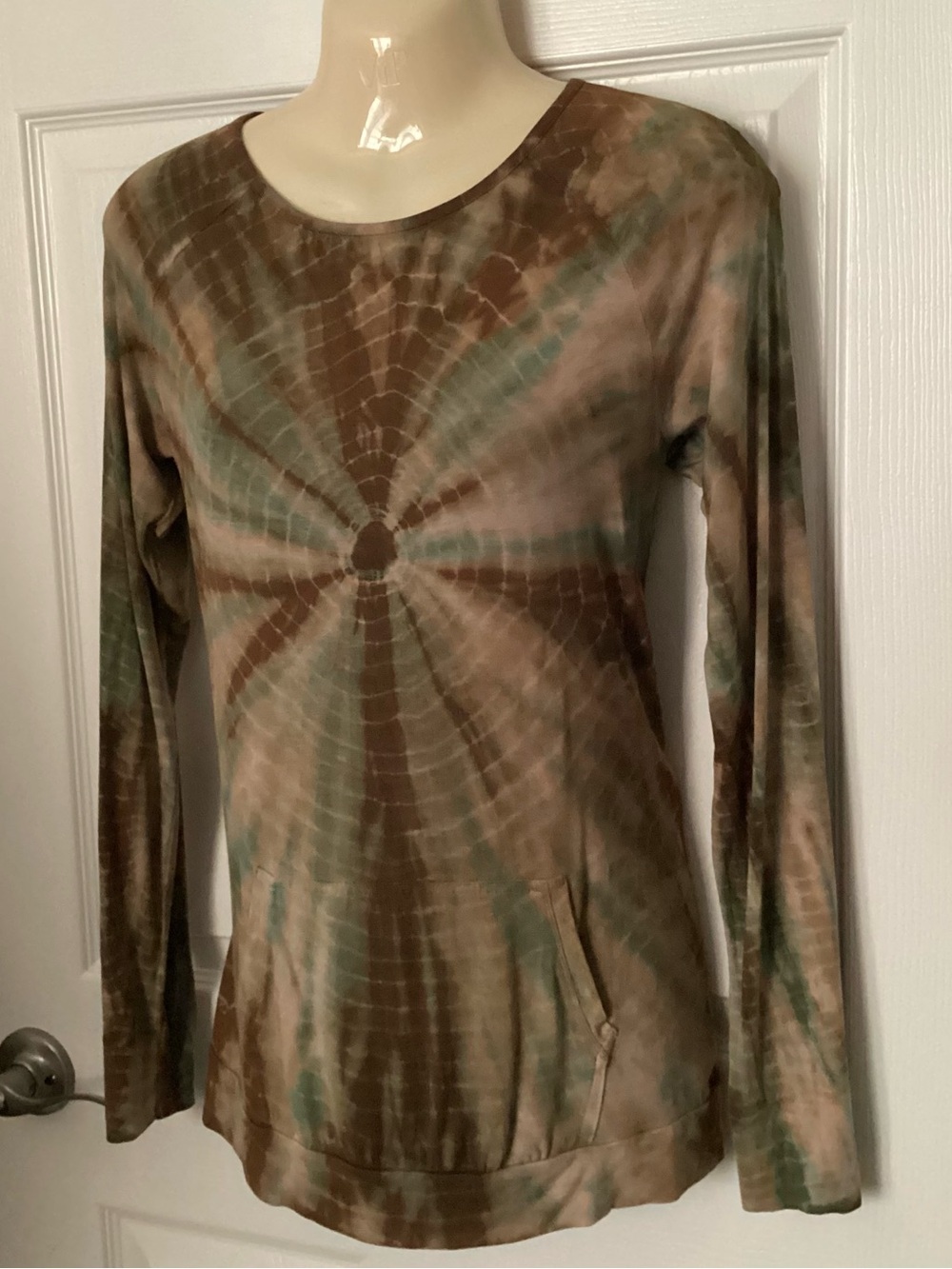 NWOT Tractr Tie-Dye Pullover Sz S EUC long sleeves front pockets